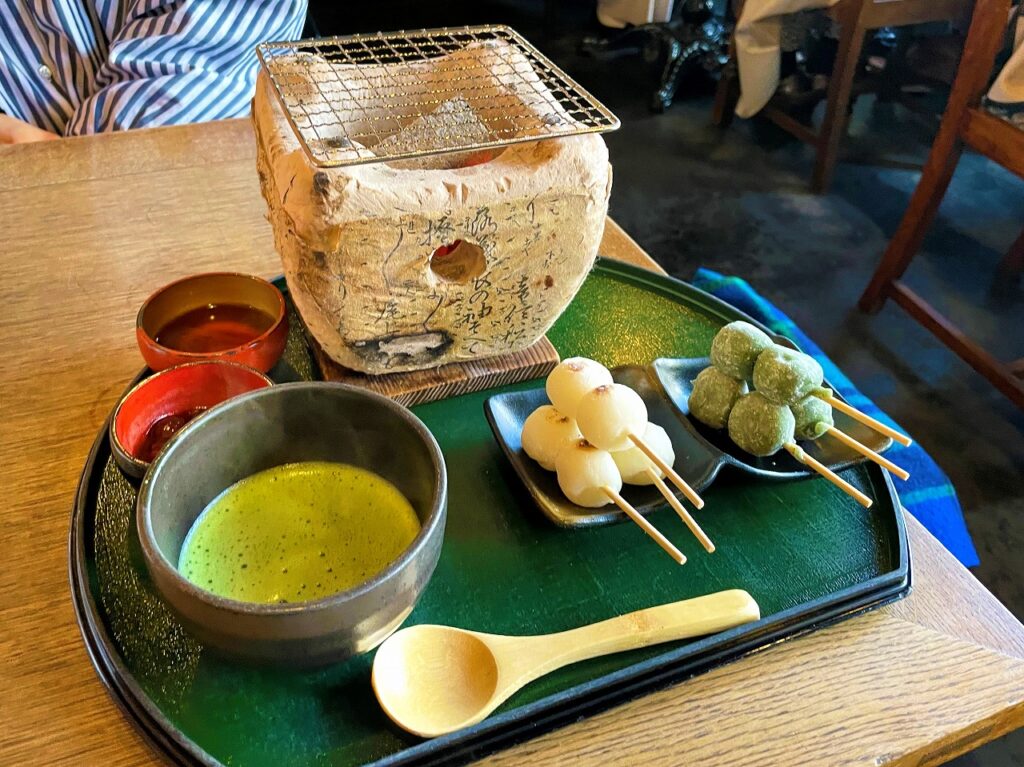 eX cafe（イクスカフェ）京都嵐山本店　七輪で焼くほくほくお団子セット