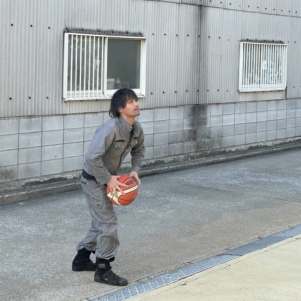 朝からバスケットボールをする大阪の町工場、株式会社テクノファームです！！