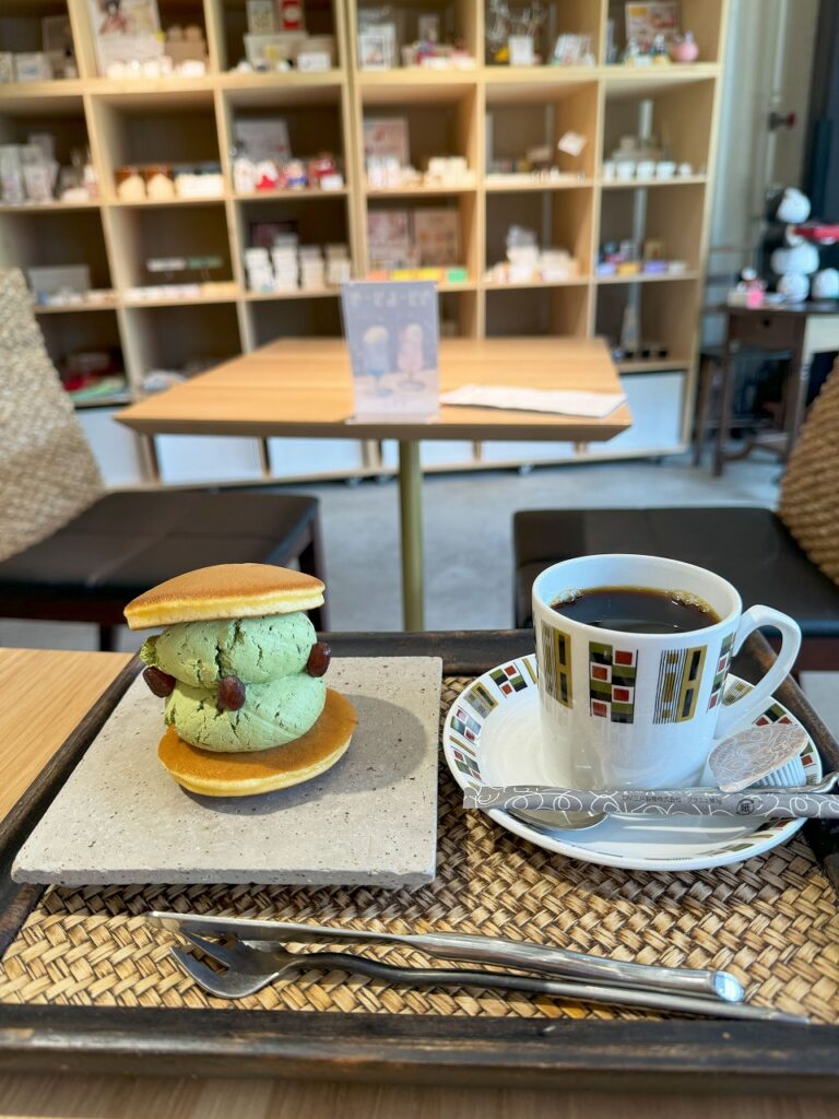 天御八 てんみはちのどら焼き　抹茶とコーヒー