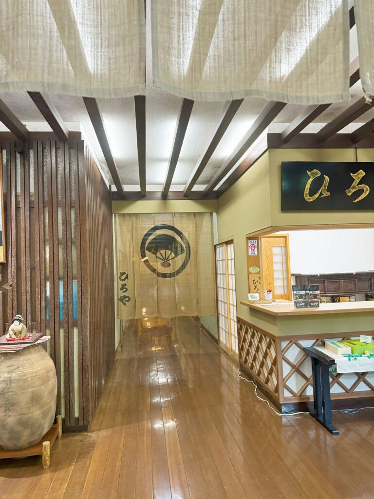 京都　貴船　ひろや　店内