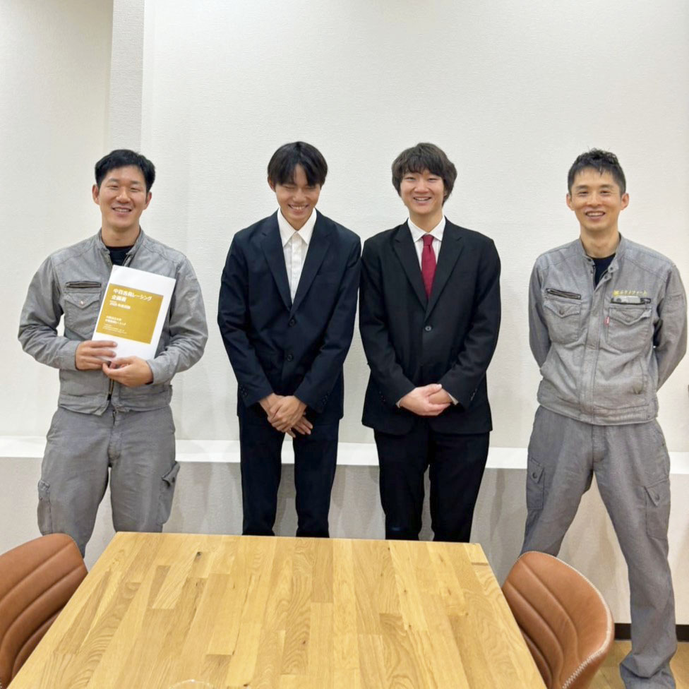 大阪公立大学中百舌鳥レーシングチームの学生さんとテクノファーム。記念撮影！