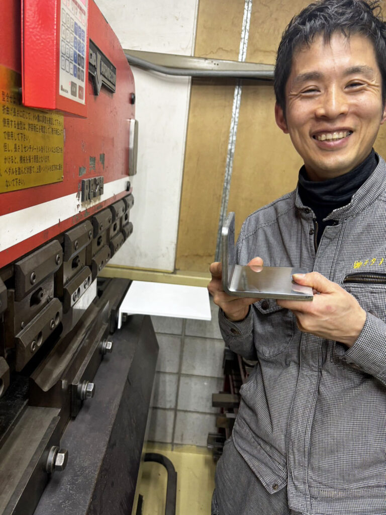 大きなものから小さなものまで曲げ加工の事なら大阪府松原市にある株式会社テクノファームにお任せください!ステンレス加工が得意なんです!