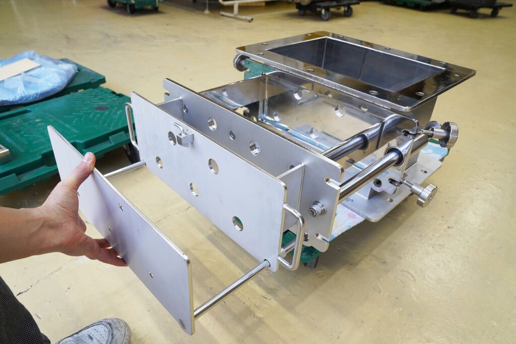 ステンレス溶接品
タンクホッパーの製作なら大阪府松原市にある株式会社テクノファームにお任せください