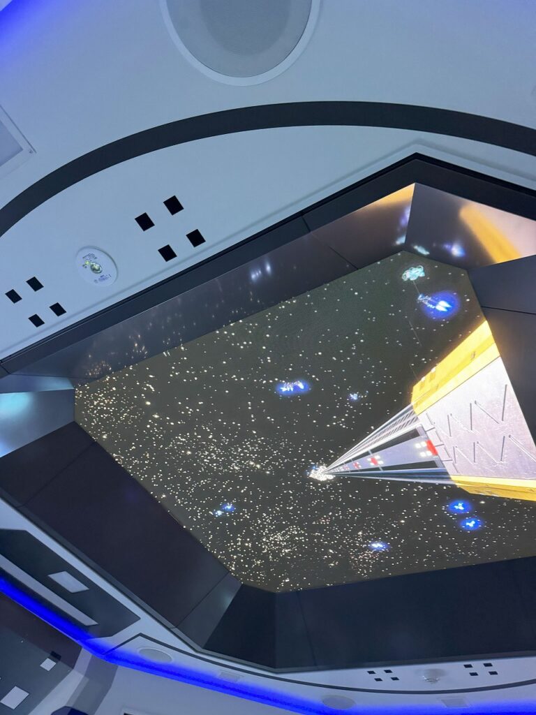 大阪万博 ガンダムパビリオン 軌道エレベーター内