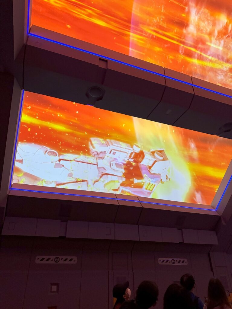 大阪万博 ガンダムパビリオン 大気圏に突入するガンダム