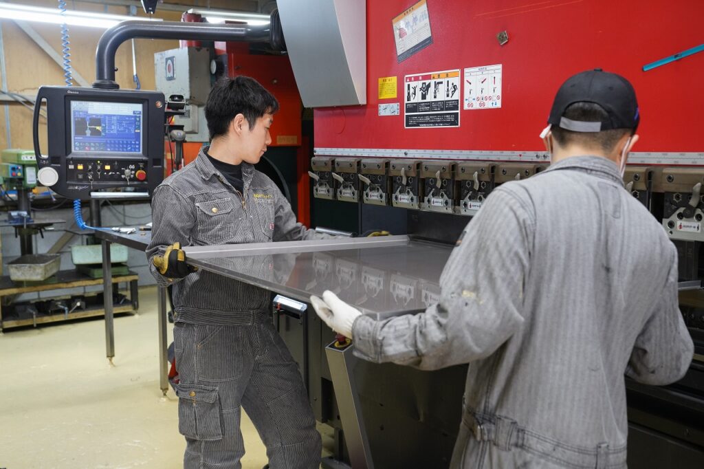 ステンレス板、ベンダー加工の事なら大阪府松原市の株式会社テクノファームへ