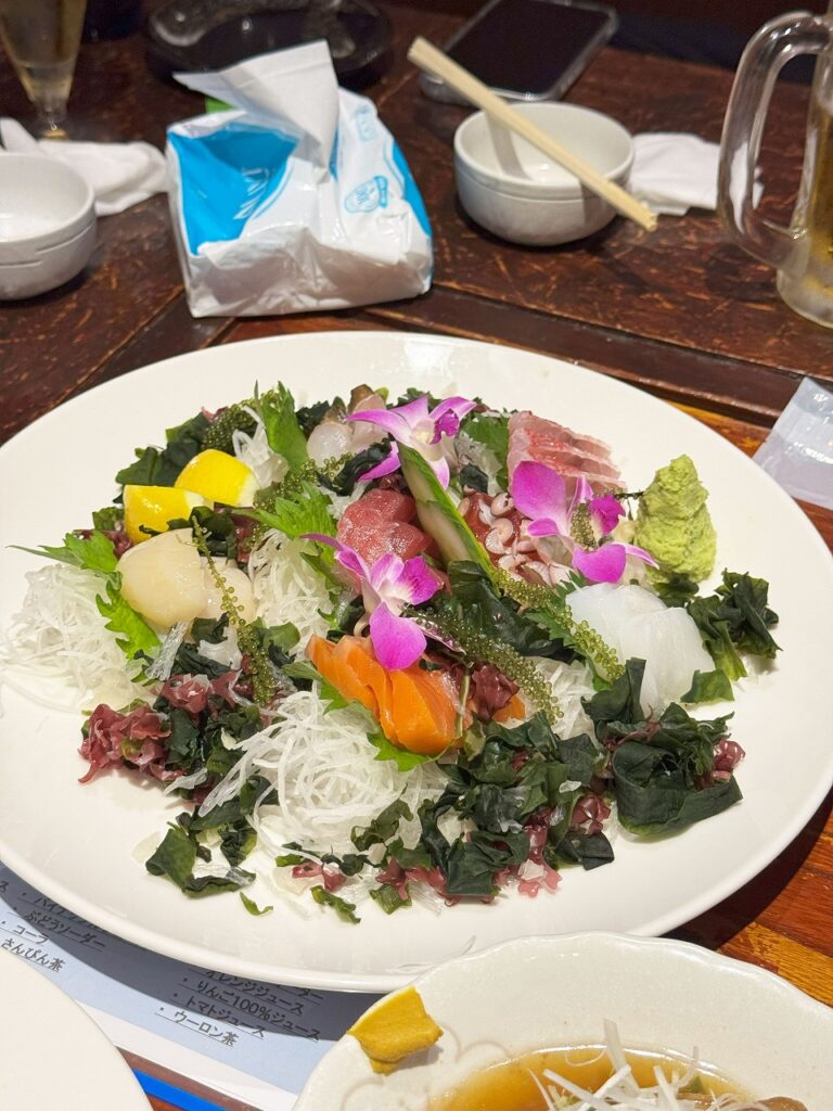 石垣島、居酒屋なかゆくい 刺身盛り合わせ