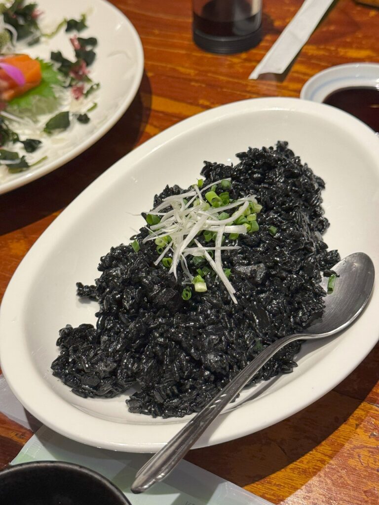石垣島、居酒屋なかゆくい イカ墨チャーハン