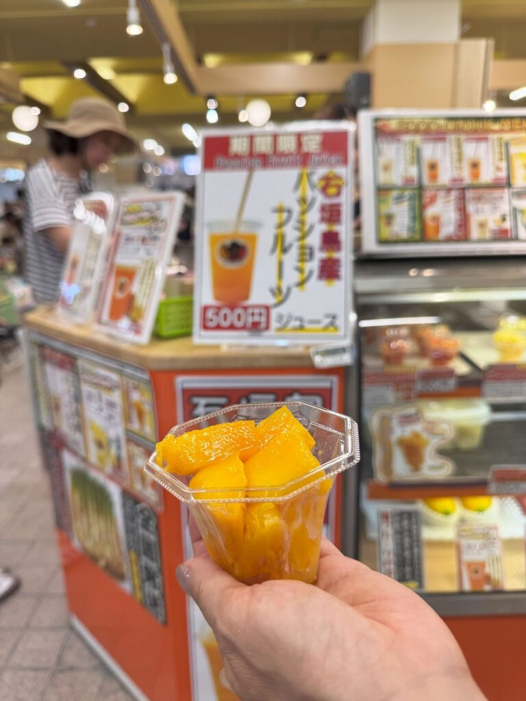 石垣島の公設市場マンゴー