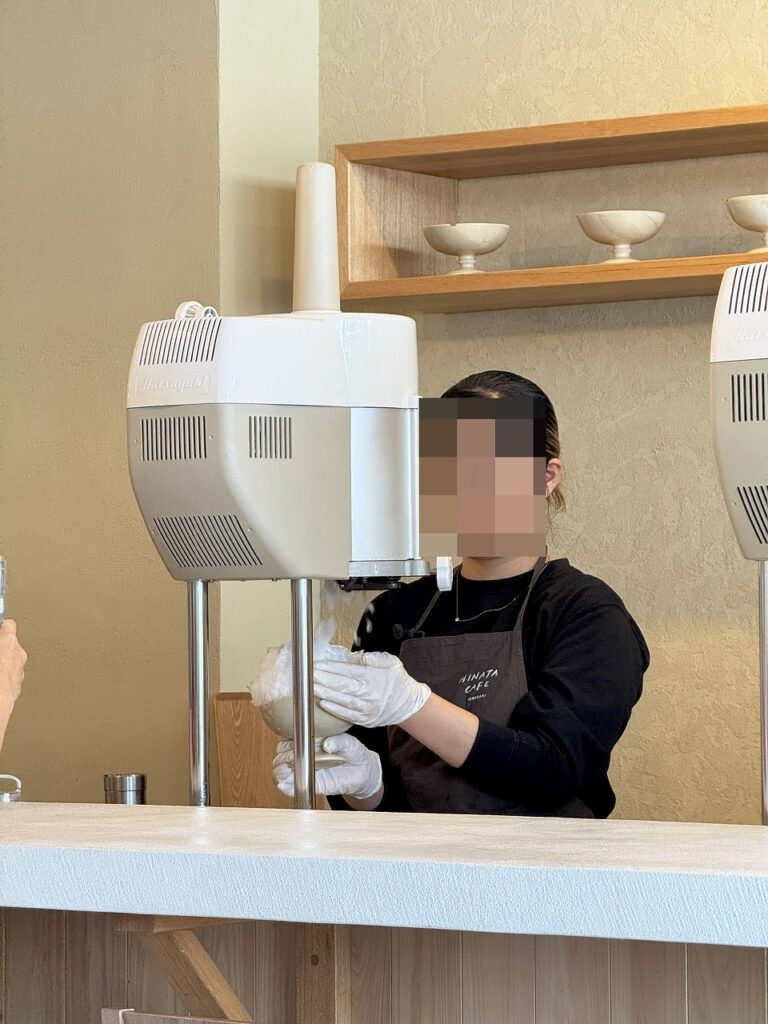 Hinata cafe ishigaki ひなたカフェかき氷を作るところ