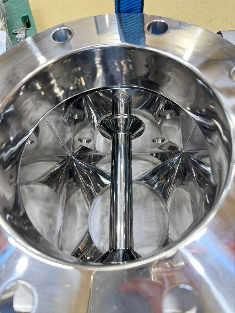 内面はビードカット研磨してあります。溶接から機械加工、バフ研磨まで!大阪府松原市の株式会社テクノファームにお任せください!