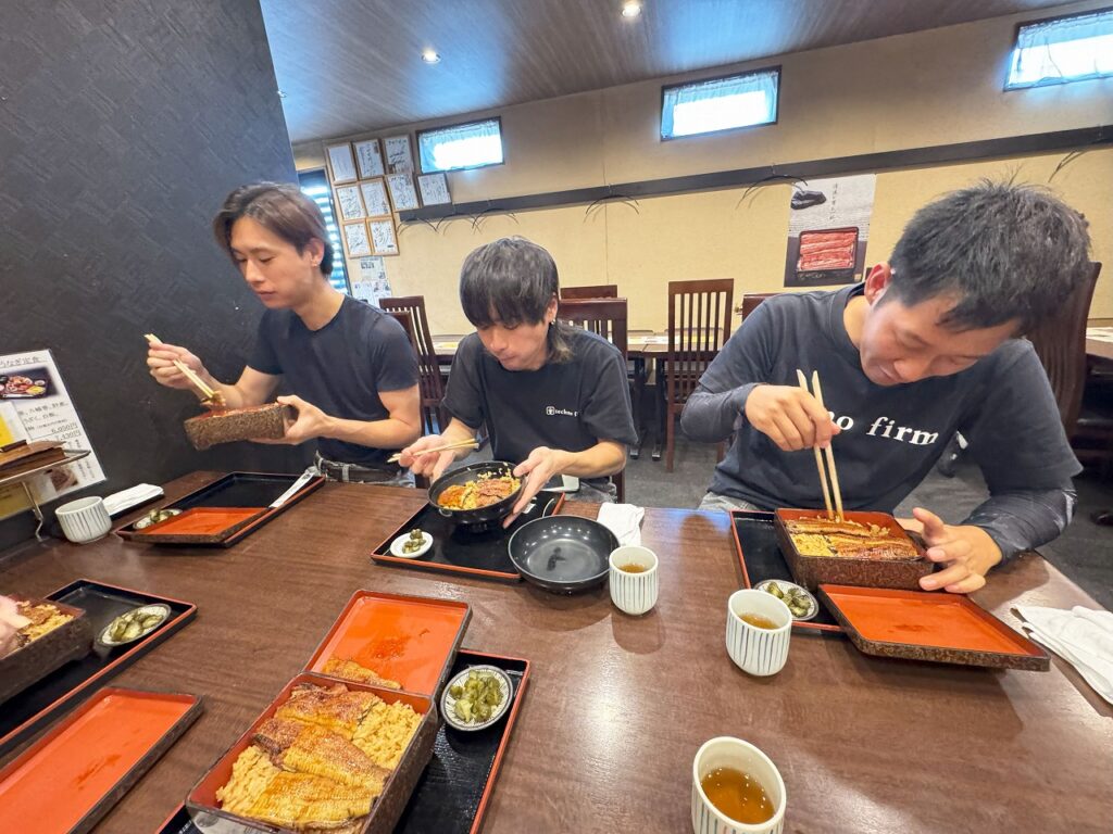 ごかせ川でうな重を頂く