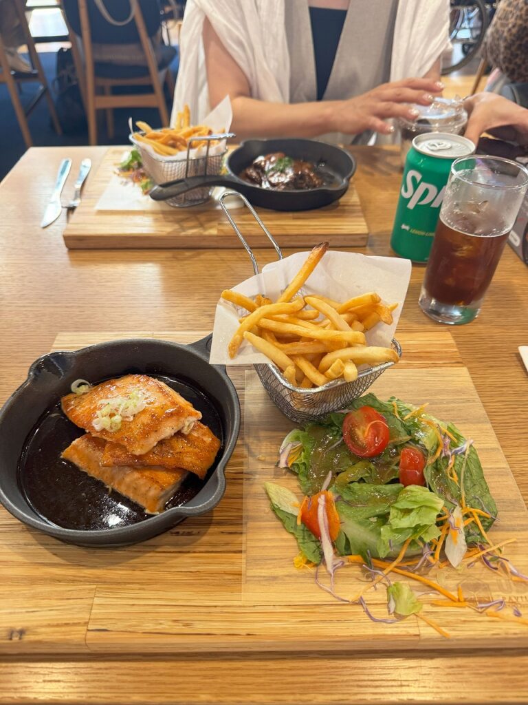 アメリカパビリオンレストラン
ブラウンシュガー&バーボングレーズ アトランティックサーモン 4,800円