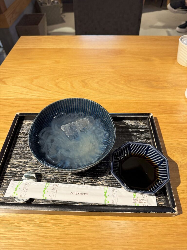 法隆寺前の和カフェ。葛切り
