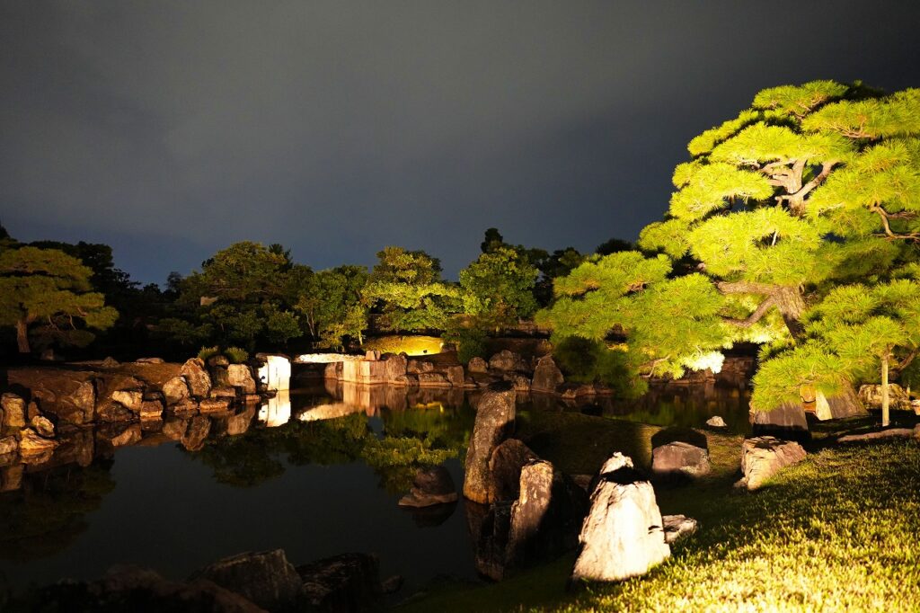 NAKED meets 二条城 2025 観月　二の丸庭園　プロジェクションマッピング　