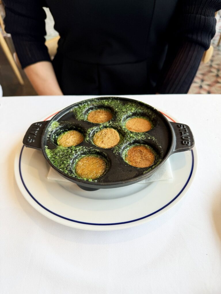 ブノワ 京都 アラン・デュカス
シャラン産エスカルゴ6個、ハーブバター