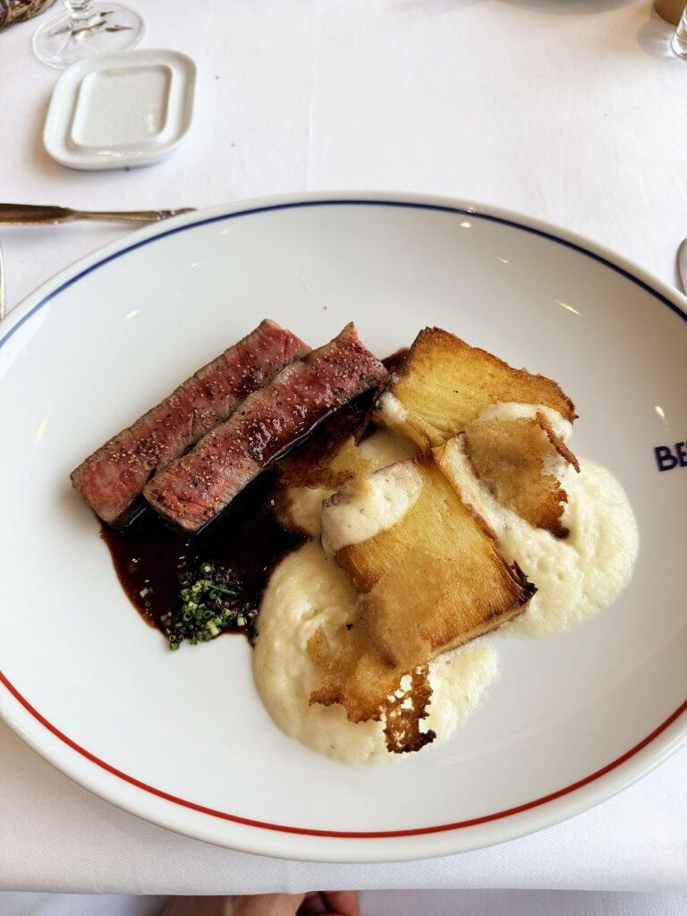 ブノワ 京都 アラン・デュカス
鹿児島黒牛ロースのロースト ポムアンナ ソースボルドレーズ