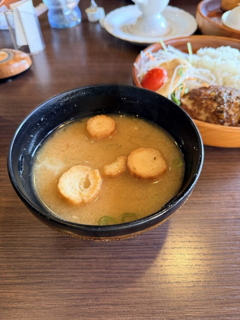 びっくりドンキーのモーニング　みそ汁