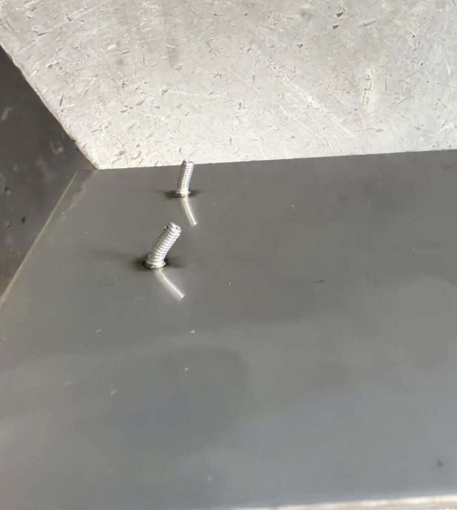 スタッド溶接でM6のスタッドボルトを溶接した後、ハンマーで強度をみてみた
株式会社テクノファーム