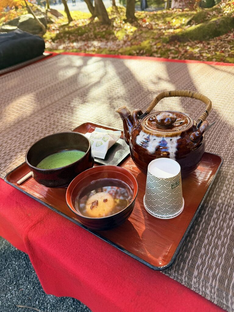 永観堂　みかえり茶屋　ぜんざい、お抹茶