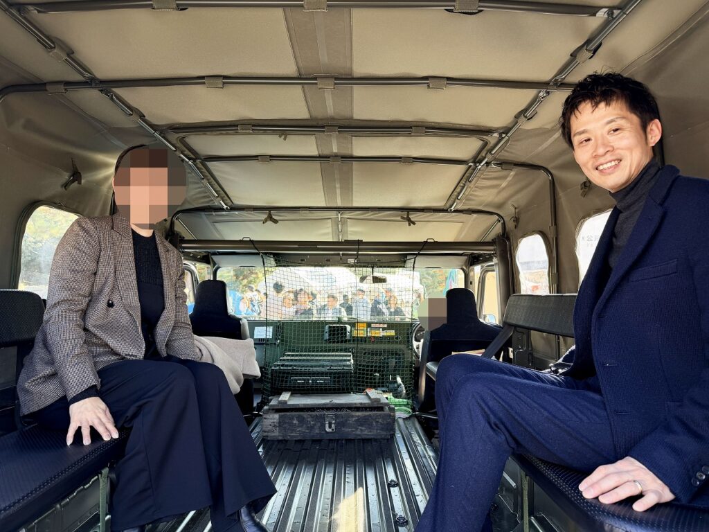 自衛隊の車両に載せてもらいました