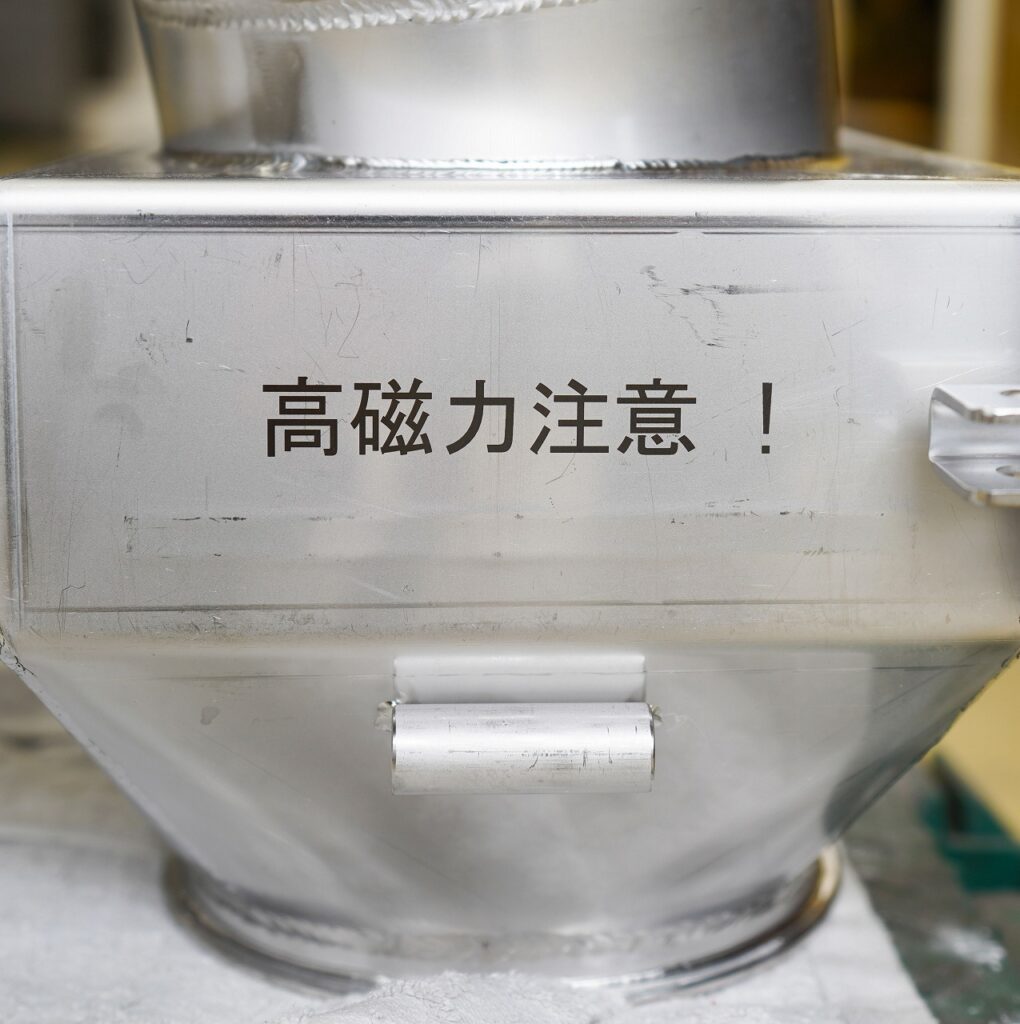 ステンレスにレーザー刻印するなら！大阪府松原市にある、レーザー刻印のプロ集団！株式会社テクノファームにお任せください！