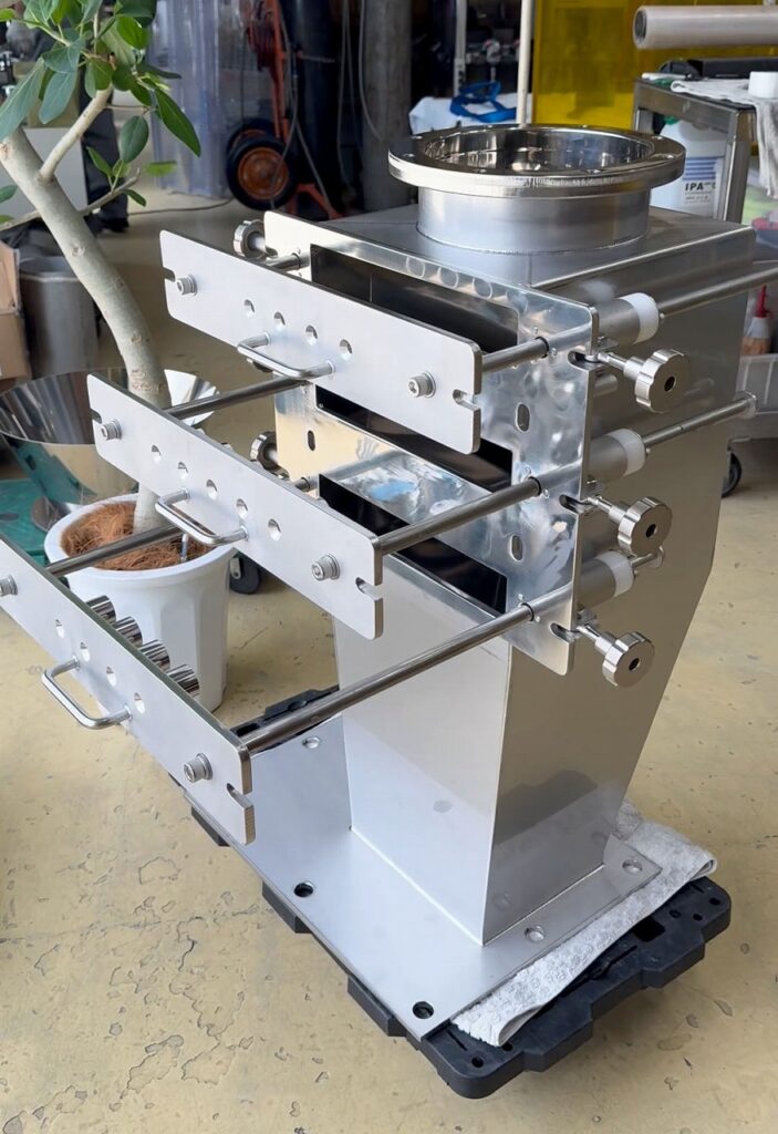 マグネットセパレーター、磁選機、大阪府松原市の株式会社テクノファームでは磁選機（マグネットセパレーター）の製作をしています。
いつでもお待ちしています！