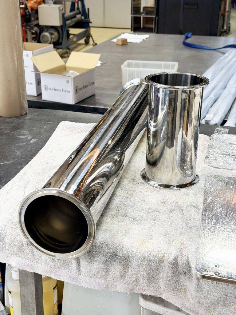 特殊サイズのサニタリー配管も製作できます!溶接、バフ研磨の事なら大阪府松原市の株式会社テクノファームにご相談ください。サニタリー配管や継ぎ手を一貫生産できますよ