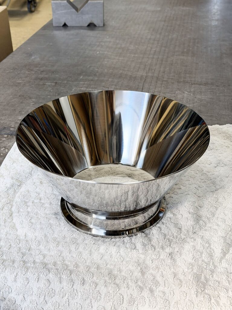 大阪府松原市でサニタリ配管などを製作している株式会社テクノファーム。ステンレスホッパーの事ならお任せください!いつでも良いものを作りますよ