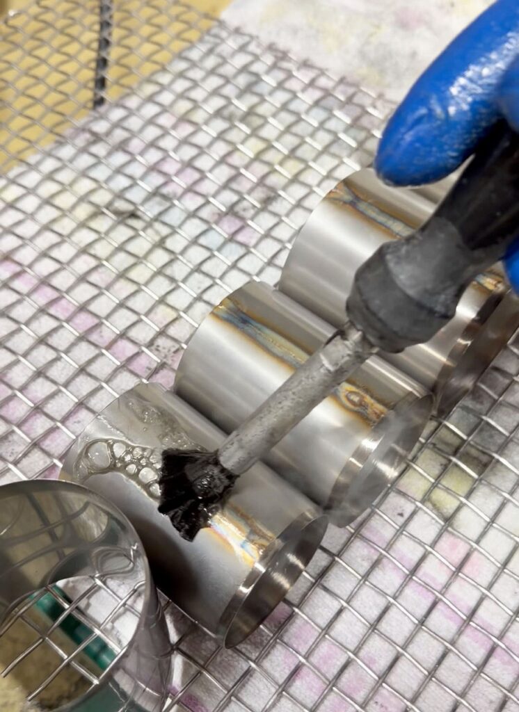 ステンレスの電解焼け取り
テクノファーム