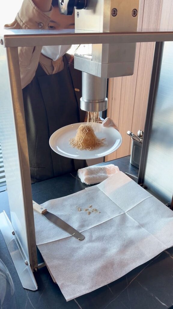 大阪ステーションホテルのザ モーメント グリル&ダイニング
搾りたてモンブラン!