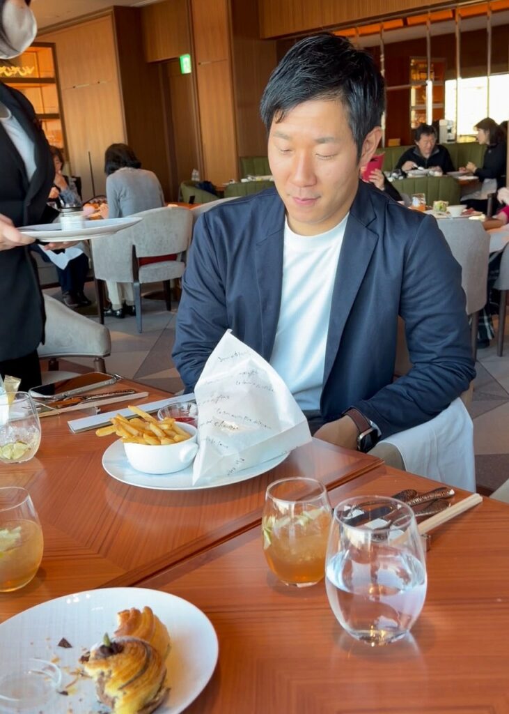 大阪ステーションホテルのザ モーメント グリル&ダイニング
神戸牛100%"THE-MOMENTバーガー