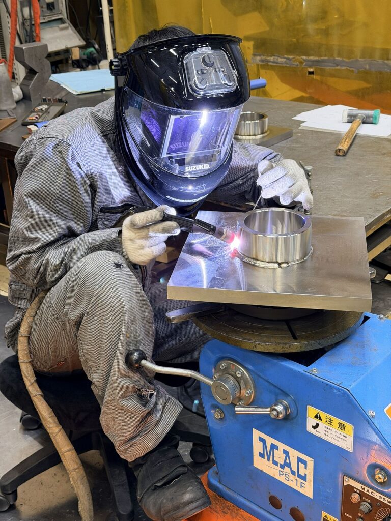 SUS310Sの厚板。
大阪府松原市の株式会社テクノファームではSUS310Sなどもやっています。切削もしますよ