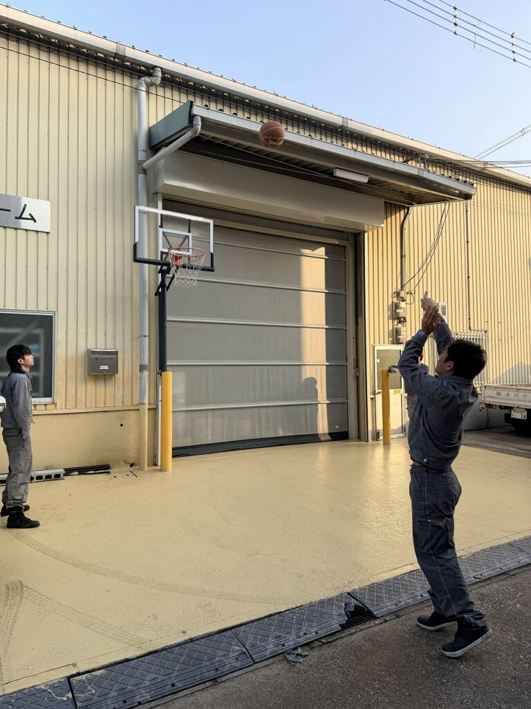 朝のバスケットボール!健康経営
株式会社テクノファーム。大阪府松原市