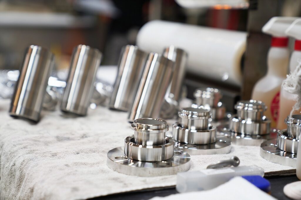 ステンレスの旋盤加工の事なら大阪府松原市の株式会社テクノファームにお任せください。
溶接から後加工まで社内一貫で製作いたします。