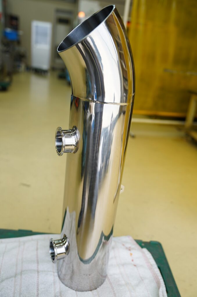 ステンレスサニタリー配管の製作の事なら大阪府松原市の株式会社テクノファームにお任せください。溶接からバフ研磨、洗浄までやってますよ！