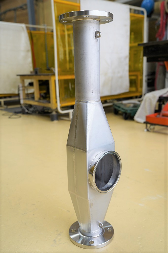 ステンレスタンク。ステンレス配管加工品。
特殊な形状のステンレスタンクの事なら大阪府松原市の株式会社テクノファームにお任せください