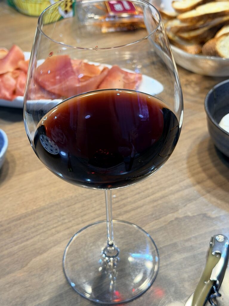 Volnay-Santenots-du-Milieu 1998 Domaine des Comtes Lafon
ヴォルネイ サントノ・デュ・ミリュー 1998 コント・ラフォン
20年越しに飲んでみました