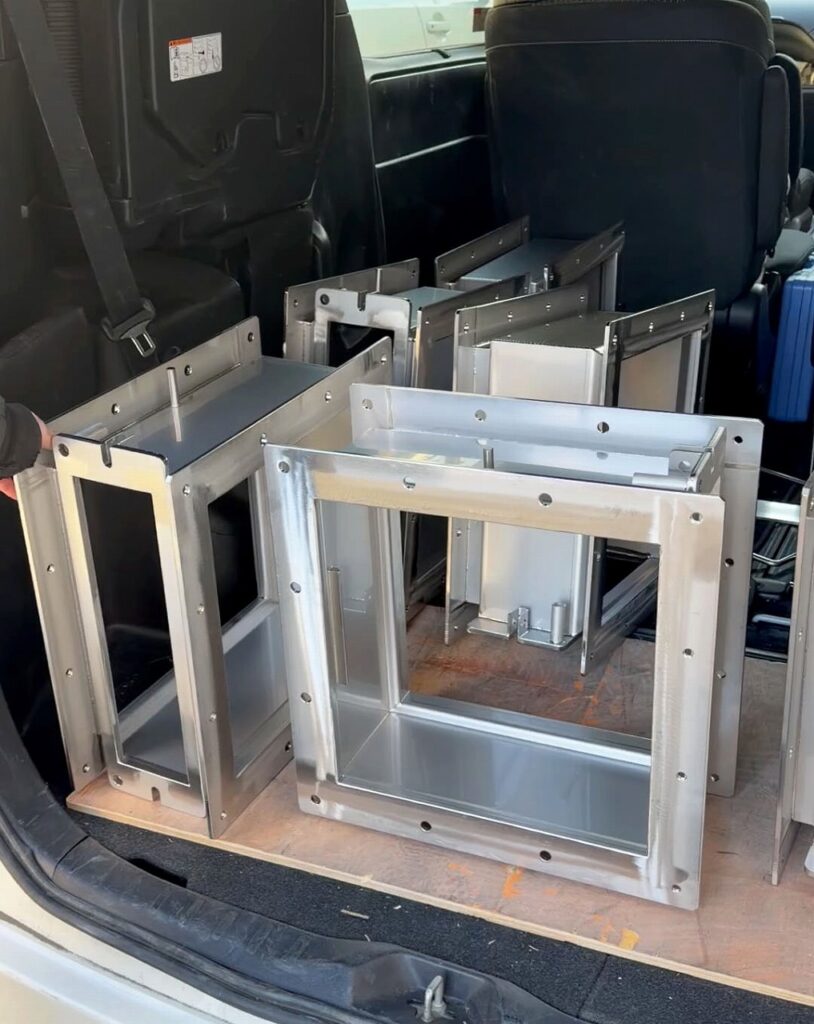 ステンレス製品の製作。板から溶接焼け取りまで一貫生産します。株式会社テクノファーム