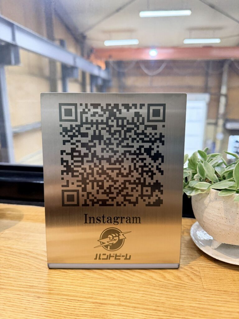 卓上プレート、ステンレス卓上プレートにレーザー刻印しました。
大阪府松原市の株式会社テクノファームでは3種類のレーザーマーカーを使用しレーザー刻印をしていますよ！単品大歓迎！