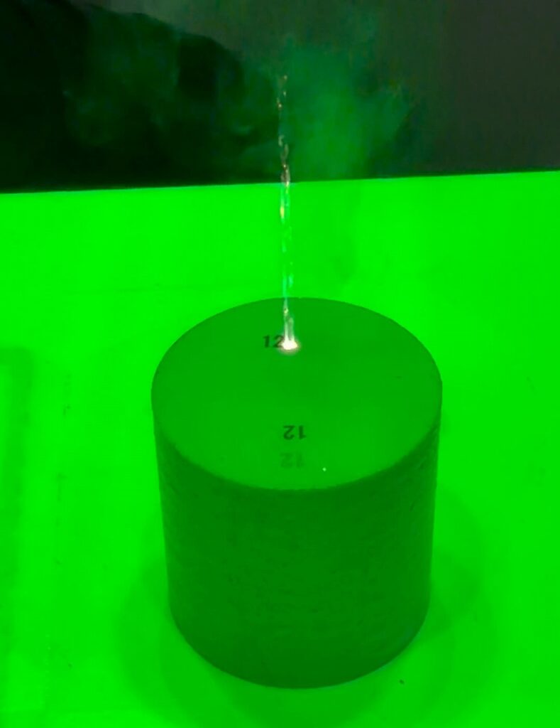 PEEK　ピーク材　レーザー刻印できます。株式会社テクノファームでは様々なものにレーザー刻印する事が出来ます。