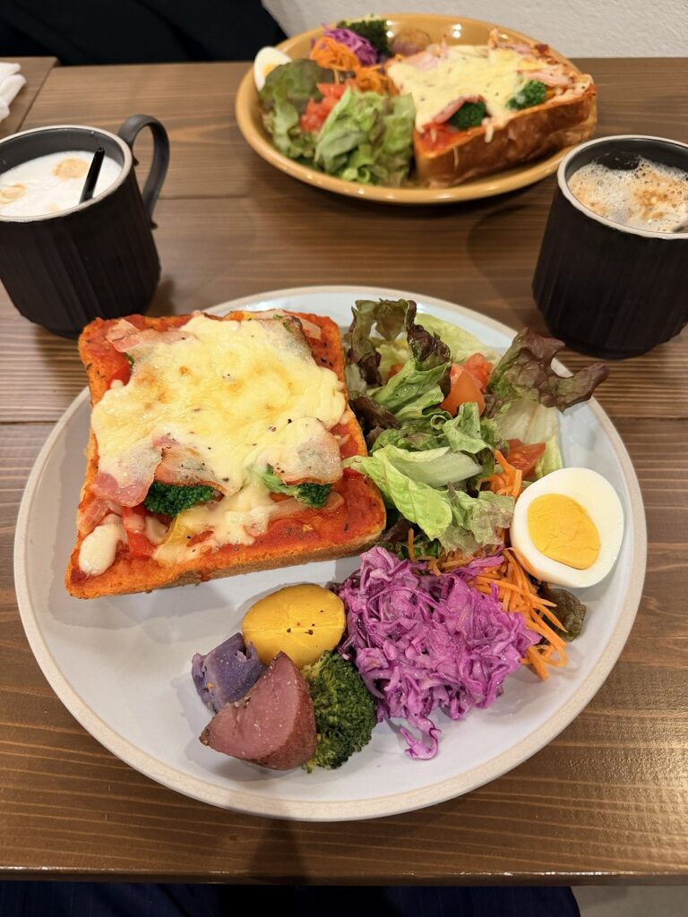 カフェでピザトースト頼みました