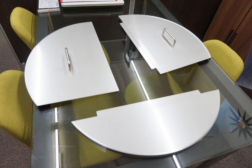 3枚割のステンレス蓋の製作。薄板の溶接の事なら大阪府松原市の株式会社テクノファームにお任せください