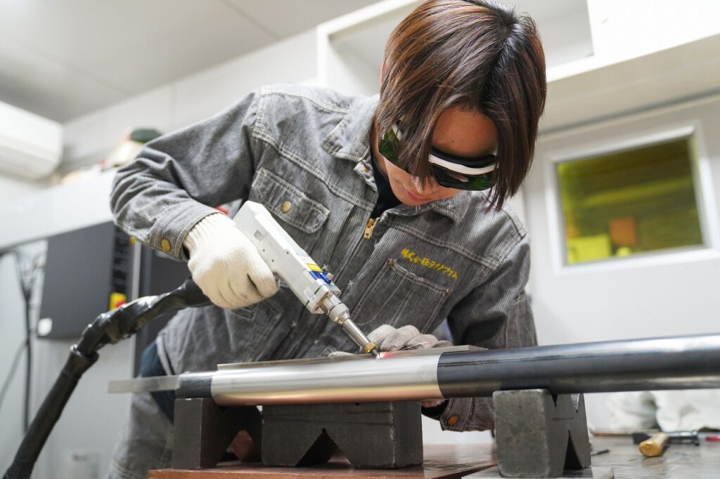 レーザー溶接
株式会社テクノファームではレーザー溶接機を所有し製作しています。レーザー溶接の事ならお任せください