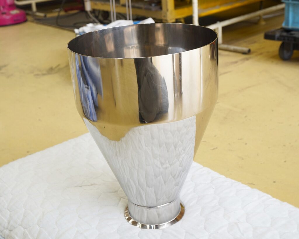 サニタリーっ仕様のステンレスホッパーの事なら大阪府松原市にある株式会社テクノファームにお任せください