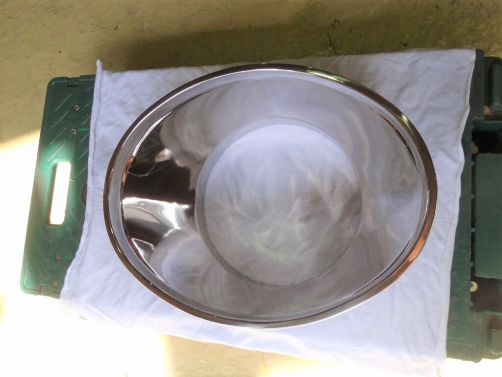 楕円型のステンレスホッパー、溶接バフ研磨までやっています。大阪府松原市の株式会社テクノファーム