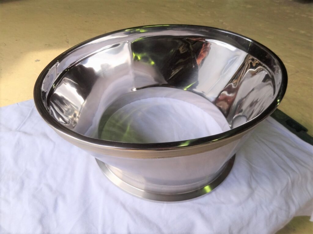 楕円型のステンレスホッパー
ステンレスホッパー製作の事なら大阪府松原市の株式会社テクノファームにお任せください