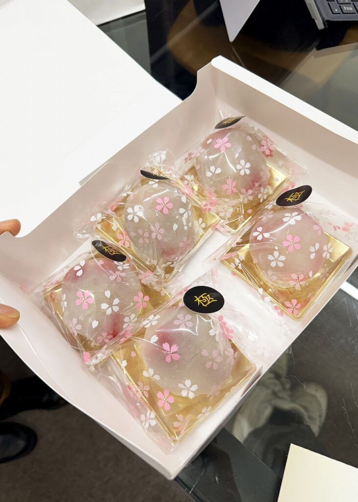 吉乃屋さんのプレミアムいちご大福 極を頂きました!