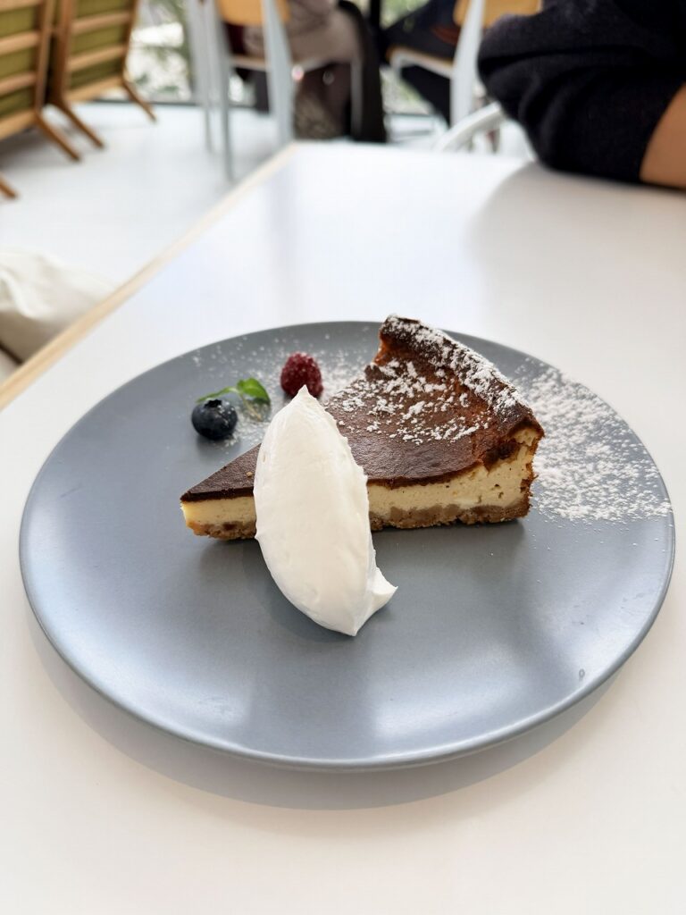 ONIJUS COFFEE VILLAGE　チーズケーキ