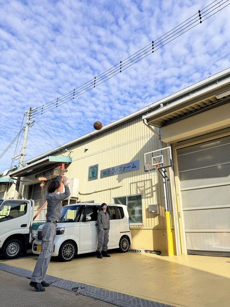 健康経営でやっている朝のバスケットボールシュート対決
株式会社テクノファーム